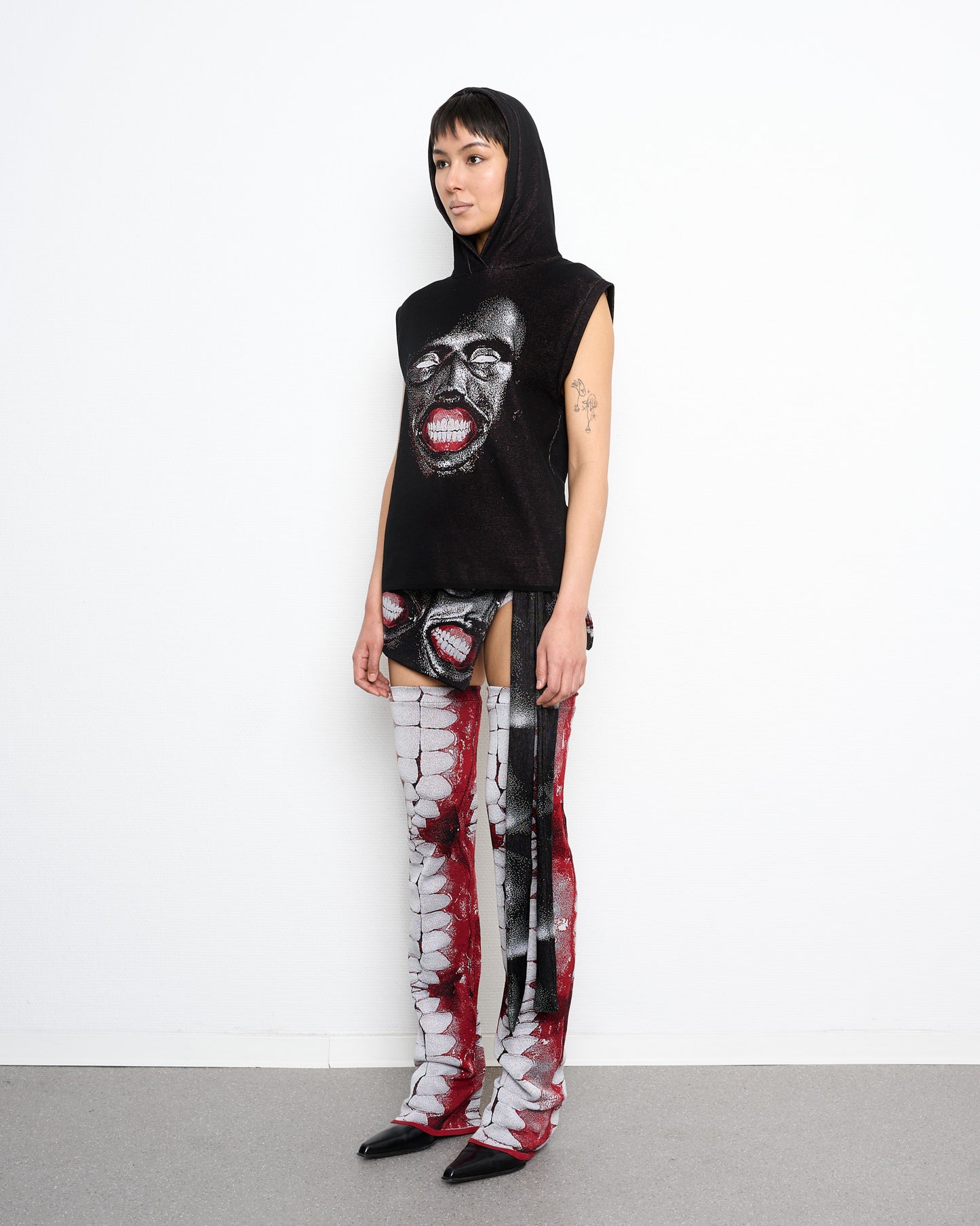 GAUGE hooded fine knit vest