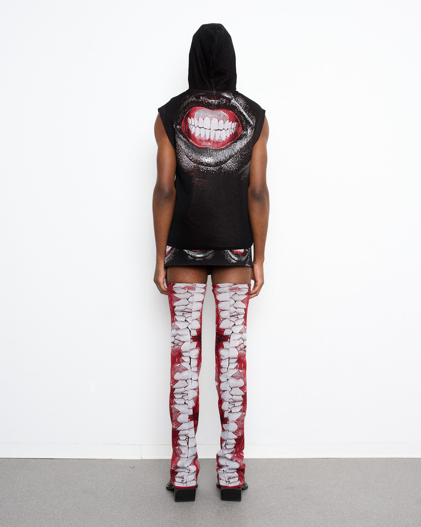 GAUGE hooded fine knit vest