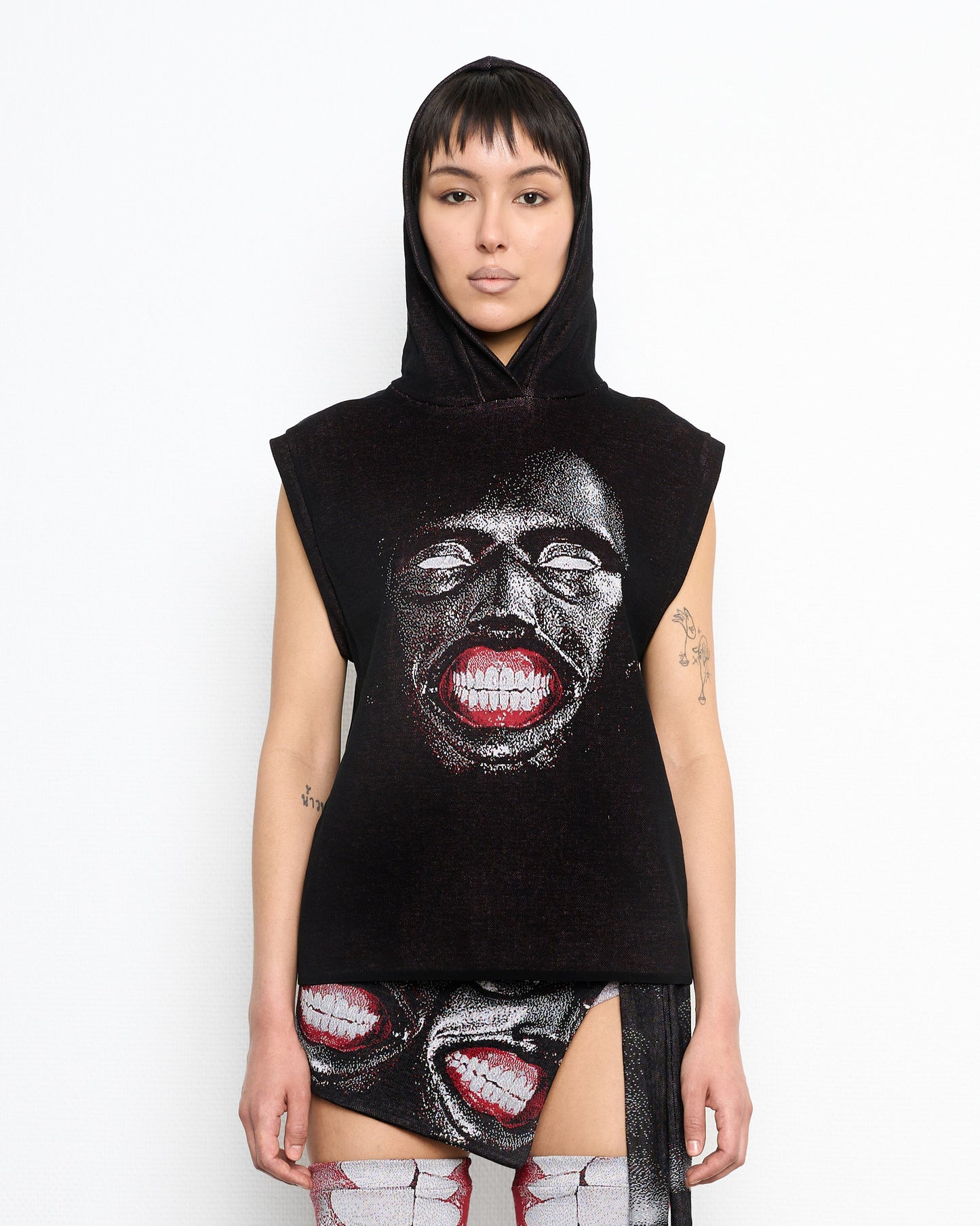 GAUGE hooded fine knit vest
