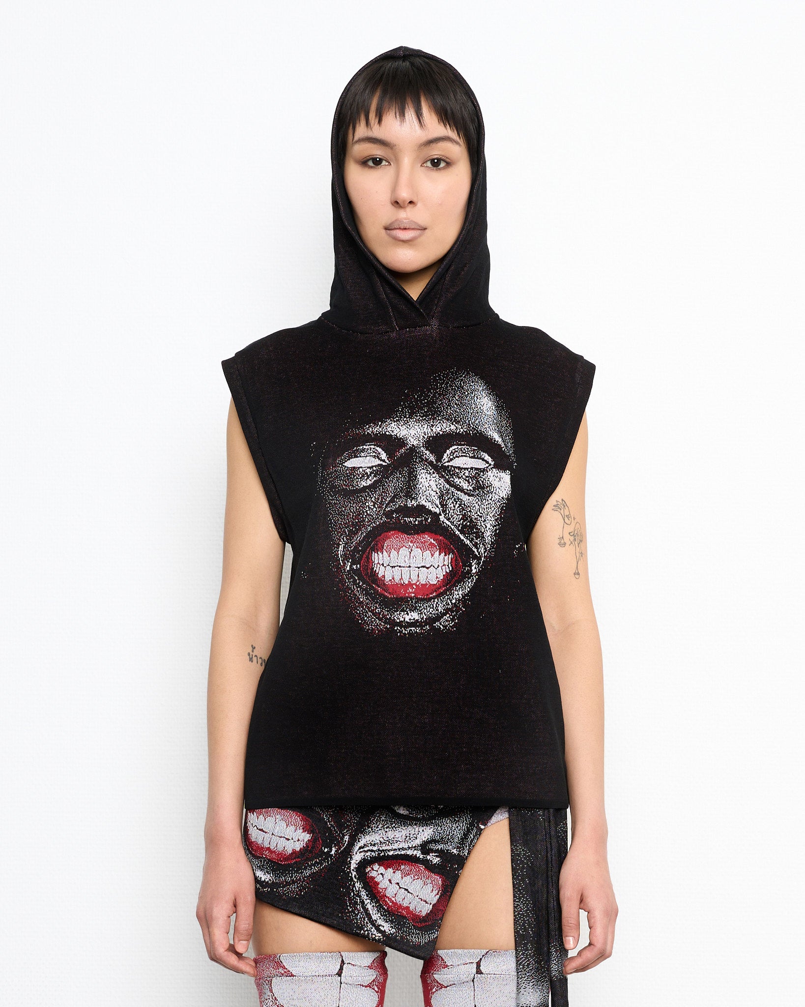 GAUGE hooded fine knit vest